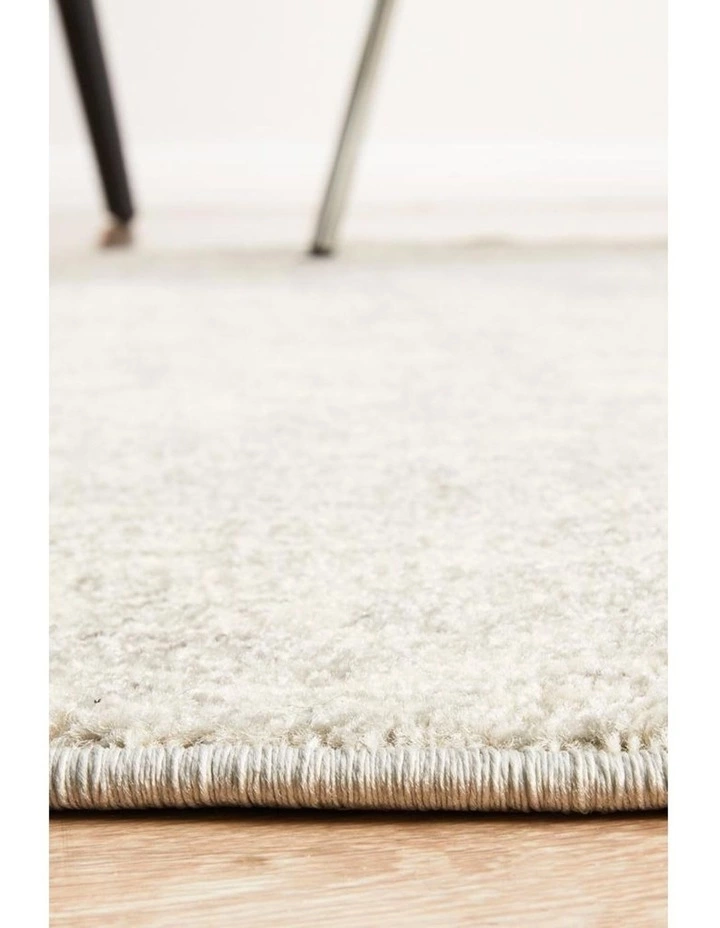 Rug Culture Evoke Shine Silver Transitional Round Rug 4 Rug Culture Evoke Shine Silver Transitional Round Rug - Image 4