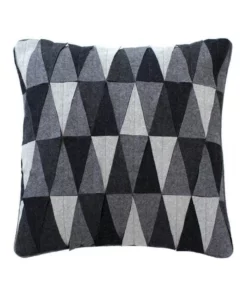 Innovatec Hana Triangle Cushion